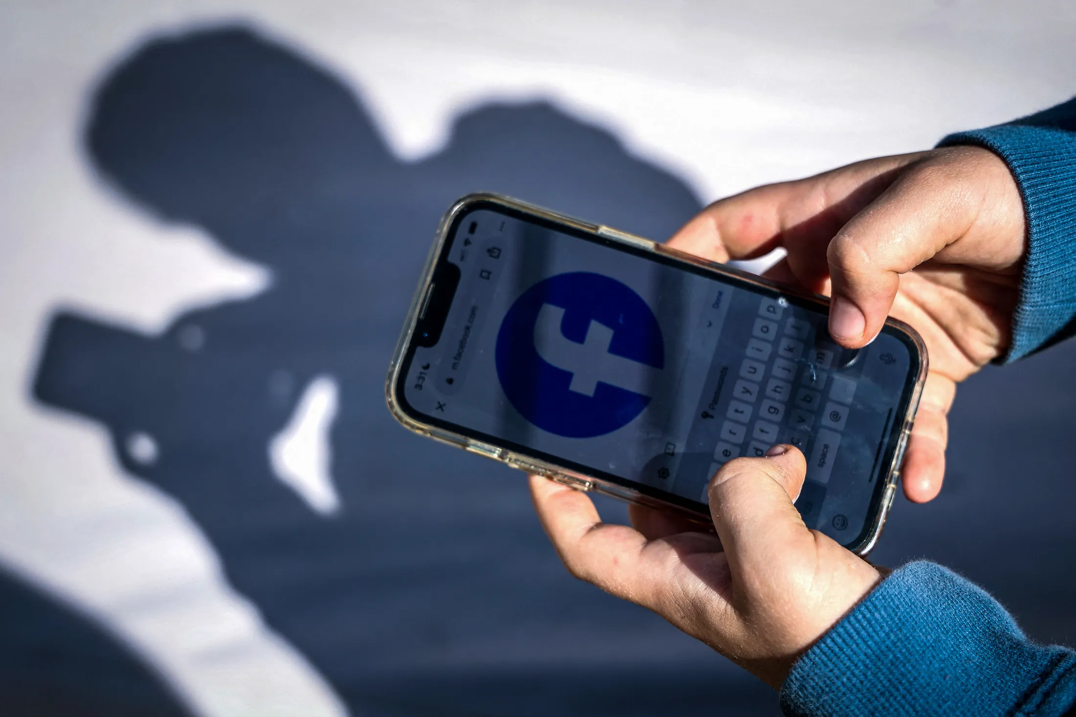 سوشل میڈیا پر پابندی: 15 سال سے کم عمر بچوں کے لیے اہم فیصلہ