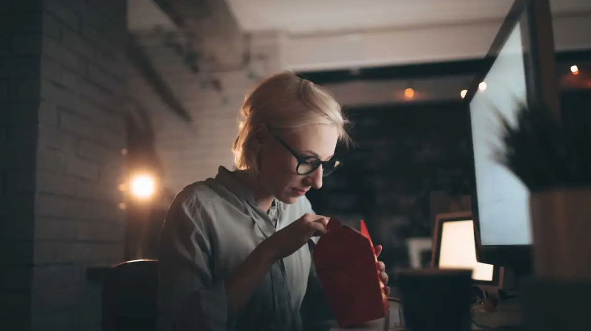 دیر رات کھانا: میٹابولک صحت اور وزن پر اثرات – خصوصی تحقیقی رپورٹ